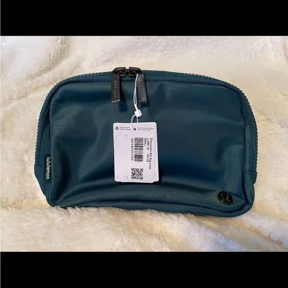Lululemon large everywhere belt bag GREEN OR NAVY - Picture 2 of 9